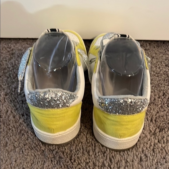 Stu Shop Sneakers with Silver Star 6.5 - Picture 3 of 5